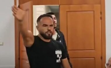 U fut në mbledhjen e Këshillit Bashkiak me forcë, procedohet penalisht i riu nga Vlora