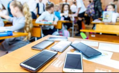 Hyn në fuqi udhëzimi që ndalon përdorimin e telefonave nga nxënësit dhe mësuesit