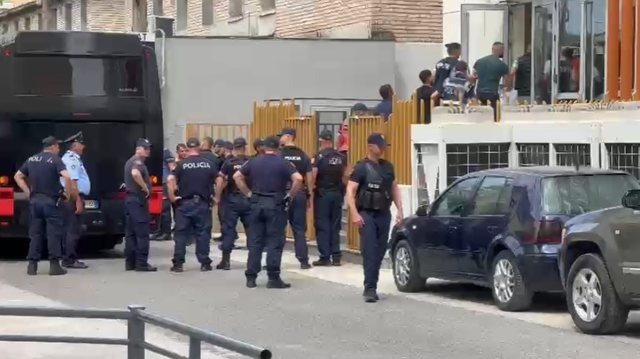 Megaoperacioni në Elbasan/ Nën masa të rrepta sigurie, mbërrijnë në gjykatë 30 të arrestuarit
