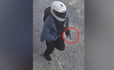 Momenti kur Ragip Gila largohet me armë në dorë, pasi vrau dy persona dhe plagosi dy të tjerë në Shkodër