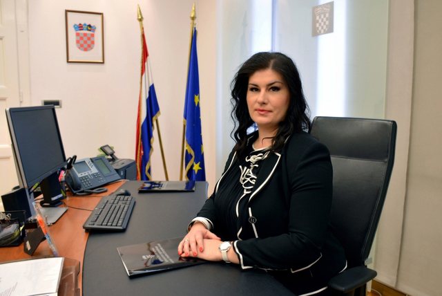 Shpenzoi mijëra euro nga fondet e BE për darka luksoze, ish-ministrja kroate dënohet me burg