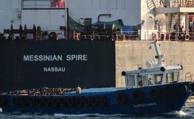“Kthim vullnetar në shtëpi ose burg dhe gjobë deri në 10 mijë euro”/ Greqia miraton ligjin e ri me masa të ashpra për emigracionin dhe azilkërkuesit
