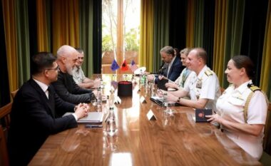 Takimi i Ramës me Admiralin amerikan/ Ambasada e SHBA-së: U diskutua për partneritetin mes Shqipërisë dhe SHBA-ve