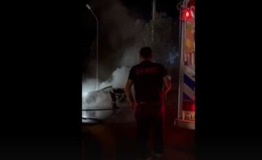 Shkrumbohet makina me targa rumune në Ksamil