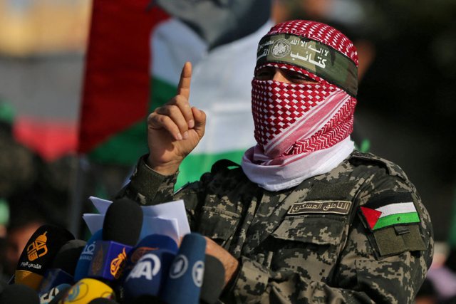 Tronditëse/ Hamas ekzekuton publikisht tre palestinezë (VIDEO)