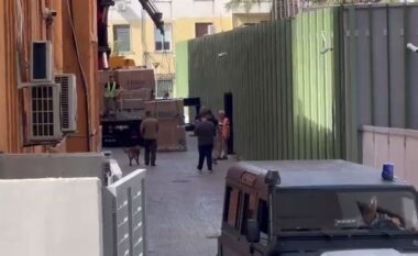 Çfarë po ndodh në Tiranë? Njësia anti-eksploziv zbarkon tek Arkiva e Shtetit (VIDEO)