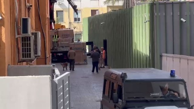 Çfarë po ndodh në Tiranë? Njësia anti-eksploziv zbarkon tek Arkiva e Shtetit (VIDEO)