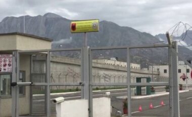 Forcat Operacionale aksion në burgun e Peqinit/ Bastisen qelitë e të burgosurve përjetë, ja çfarë po kërkon policia