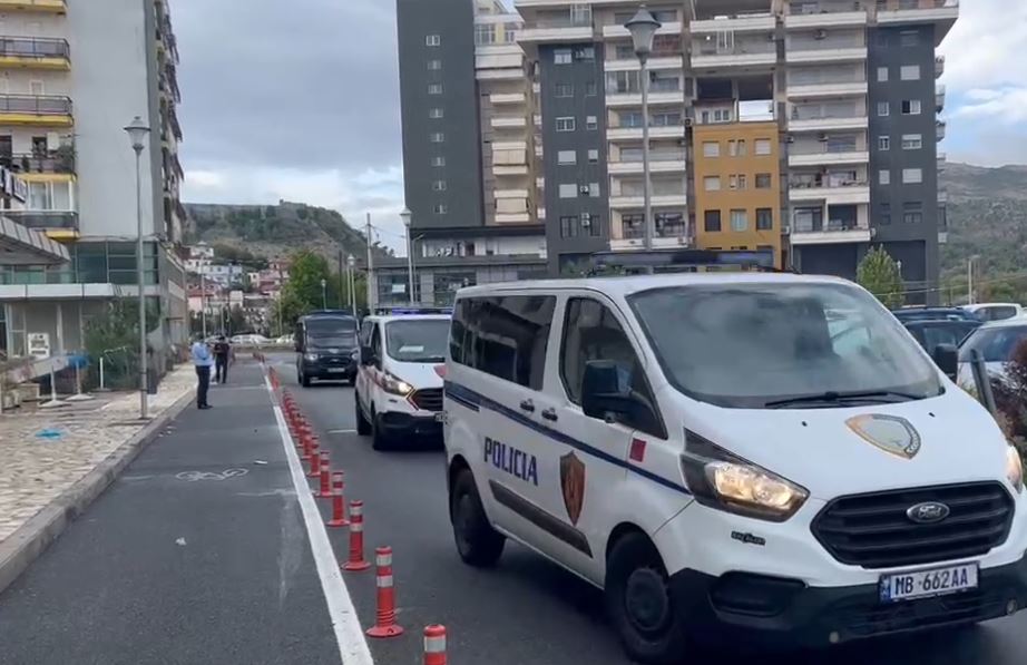 Atentati me dy viktima dhe dy të plagosur në Shkodër/ Mbërrin në Gjykatë autori i masakrës Ragip Gila