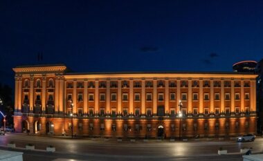 Kuvendi i Shqipërisë ndriçohet për Muajin e Ndërgjegjësimit për Kancerin e Fëmijëve