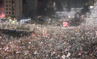 Beogradi i mbështet akuzat e Rusisë për ndërhyrjen e Brukselit në protesta në Serbi