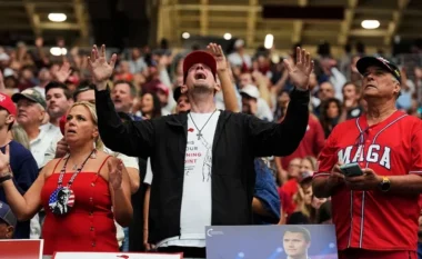 Funerali i Charlie Kirk, 200 mijë njerëz të pranishëm për t’i dhënë lamtumirën e fundit, prezent edhe Trump