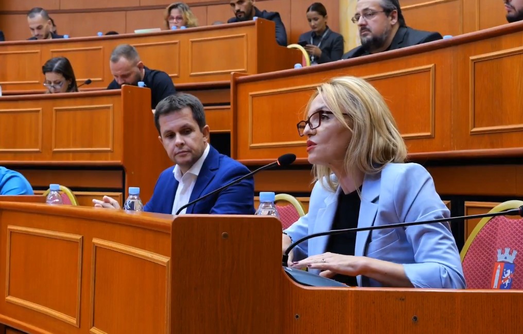 Shkarkimi i kryetarit të bashkisë, Ilda Zhulali: Erion Veliaj është gjallë, e lumtur që sot ai ‘po shijon gjellën’ që ka gatuar vetë