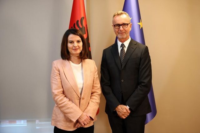 Ambasadori i BE-së takon ministren Koçiu/ Gonzato: Siguria dhe migracioni është thelbësor për anëtarësimin e Shqipërisë në BE