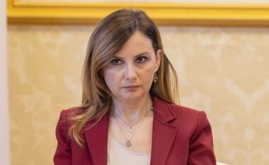 Tabaku: Shqiptarët janë më të varfër, oligarkët më të pasur! Taksat e larta i paguan shumica