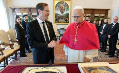 Papa Leo takim me presidentin izraelit, shpreh shqetësim për situatën në Gazë dhe bën thirrje për një a*mëpushim të përhershëm
