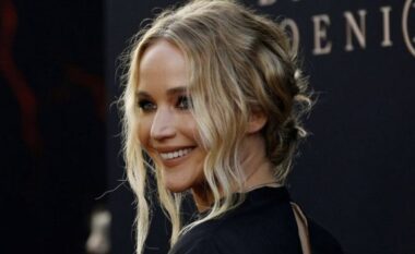 Me një aksesor të vogël, Jennifer Lawrence zbulon emrin e djalit të sapolindur