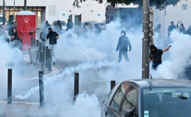 Protesta e përleshje në rrugët e Francës, policia aktivizon 80 mijë efektivë, ministri i brendshëm akuzon organizatat e ekstremit të majtë