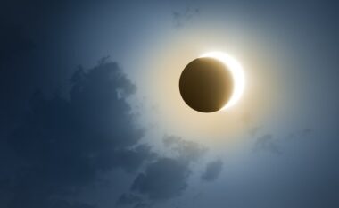 BËHUNI GATI! Eklipsi diellor më 21 shtator sjell ndryshime të fuqishme për 4 shenja të zodiakut