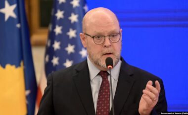 SHBA pezulloi dialogun, ish-ambasadori amerikan në Kosovë: Pakënaqësitë me Kurtin u bënë “kapicë”
