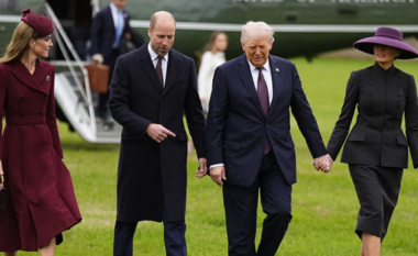 FOTOLAJM/ Çifti presidencial mbërrin në Kështjellën Windsor, Trump dhe Melania dorë për dore, priten me nderime nga familja mbretërorë