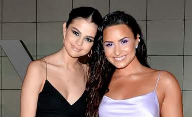 Demi Lovato e lumtur për fatin e Selena Gomez-it, por i hakërrehet “dashakeqasve”