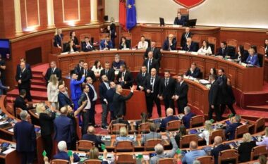 Incidentet në Kuvend, PS kërkon masë disiplinore ndaj Bardhit dhe Krekës, të premten mbledhja e Sekretariatit
