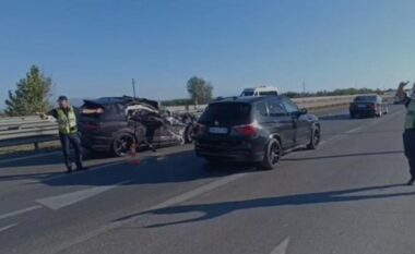 Aksident në autostradën Lushnje-Fier, fuoristrada përplaset me kamionin, një i plago*ur rëndë