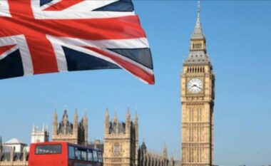 Emigracioni ilegal/ Qeveria e Britanisë së Madhe pritet të aplikojë letërnjoftimet digjitale, preken edhe shqiptarët