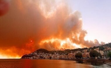 Turqi/ Makth zjarri në Antalia, 20 helikopterë dhe 800 zjarrfikës në luftë me flakët, evakuohen turistët