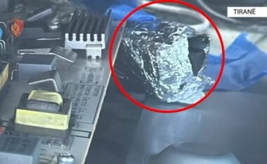 Trafikonin armë zjarri nga Shqipëria në Angli, sekuestrohet pistoleta me silenciator. Ishte fshehur brenda një televizori. Identifikohen 3 persona…