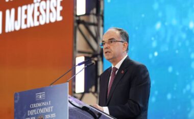 Diplomimi i studentëve të Mjekësisë, Presidenti Begaj: Zgjidhni Shqipërinë! Vendi ynë ka nevojë për ju