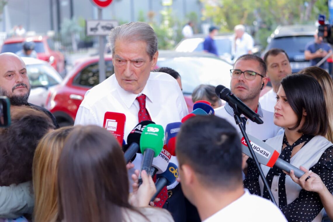 Berisha flet pas daljes nga SPAK: Dumanit iu bënë pluhur përpjekjet për të zgjatur mandatin…