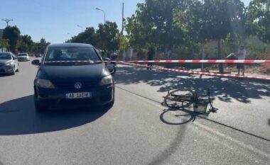 Po lëvizte me biçikletë, gruaja përplaset nga automjeti në Korçë