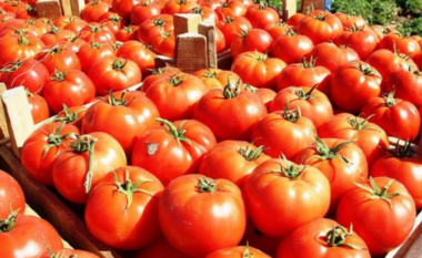 Skandali i domateve me pesticide të kthyera nga Kroacia/ Lëshohen urdhër-arreste për tre persona në Berat, mes tyre dhe dy inspektorë të AKU-së (EMRAT)