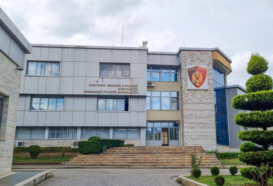 Polici dyshohet se kishte lidhje intime me një adoleshente/ Prokuroria lëshon 4 urdhër-arreste, efektivi u shantazhua me video nga disa persona