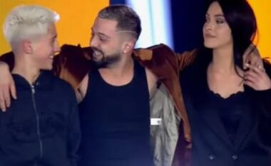 Moment i dhimbshëm/ Gjesti e ngushëllon motrën e tij pas humbjes së vëllait (FOTO)