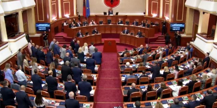 Opozita mban një minutë heshtje për ish-deputetin Abdi Baleta, mazhoranca e refuzon, Peleshi: Nderimi do të bëhet në fund të seancës