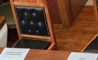 Dy karrige bosh në Kuvend, Altin Dumani dhe Olsian Çela refuzojnë të shkojnë në seancën hapëse