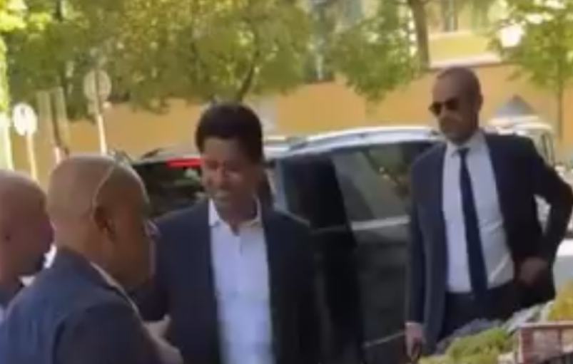 VIDEO/ Presidenti i PSG-së shfaqet në rrugët e Tiranës, miliarderi Al Khelaifi bëhet viral nga dyqani i fruta-perimeve