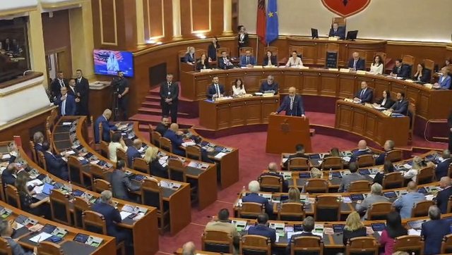 Pak minuta seancë mes tensionesh, Kuvendi miraton programin e qeverisë “Rama 4” pa diskutime