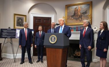 Kura për autizmin/ Trump thirrje grave shtatzënë për të mos përdorur këtë ilaç: Duhet ta shmangni sa më shumë