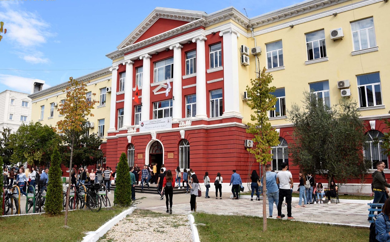 Mësuesia dhe gazetaria në rënie/ Çfarë po ndodh me arsimin e lartë në Shqipëri?