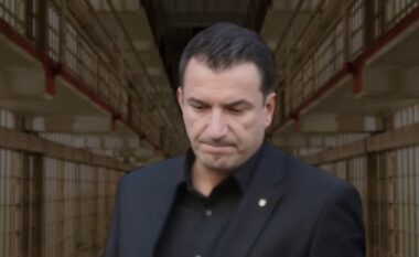 Erion Veliaj mesazh nga burgu për vitin e ri shkollor: Im bir shkon në klasën e parë, më është thyer zemra që s’e shoqëroj dot, zgjidhni të jeni luanë dhe jo hijena