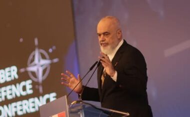 S’jam gjeneral e asnjë lloj ekspert/ Rama batuta në Konferencën e NATO-s në Tiranë: I vetmi në qeverinë time pa doktoraturë, jam thjesht artist
