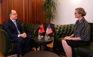 E Ngarkuara me Punë e SHBA Nancy VanHorn takim me Begajn në Presidencë