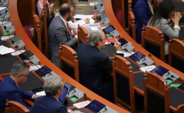 Nderimi i ish-diktatorit Enver Hoxha/ Niko Peleshi kërkoi ndjesë, Berisha: Apologji hipokrite, u fut në axhendë me urdhër të Edi Ramës