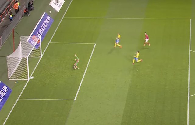 Futbollisti shqiptar nuk ndalet  shënon sërish dhe kthehet në pikë referimi te Bristol City  VIDEO 