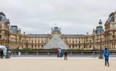 Vjedhja në muzeun e Luvrit, dy të arrestuarit pranojnë përfshirjen e tyre në grabitje
