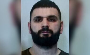 Pjesë e grupit të Edison Pulës dhe i akuzuar për vjedhje në vilën e biznesmenit, del foto e Imer Krrashit që tentoi t’i arratiset policisë në Tiranë